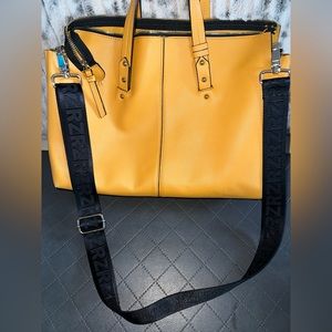 Fall bag w strap 🍂💛